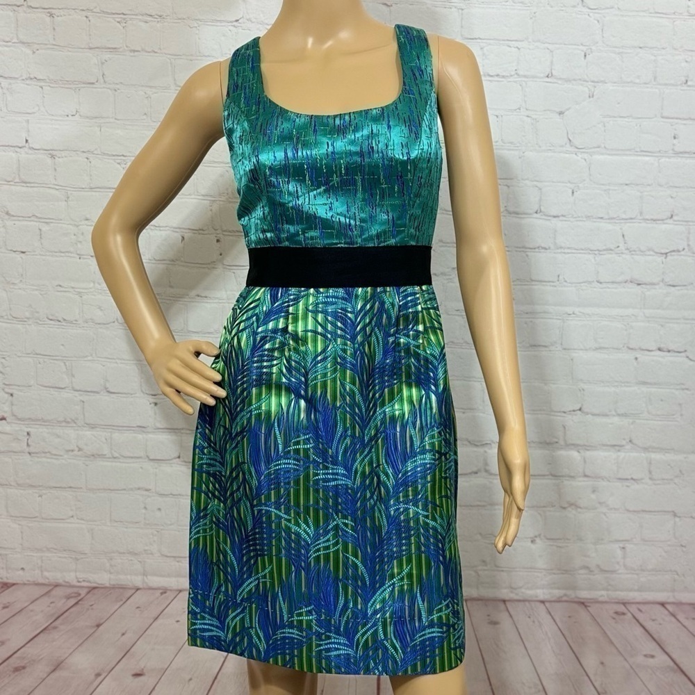 PHOEBE COUTURE vibrant green embroidery tailored tea length dress Size 6 EUC